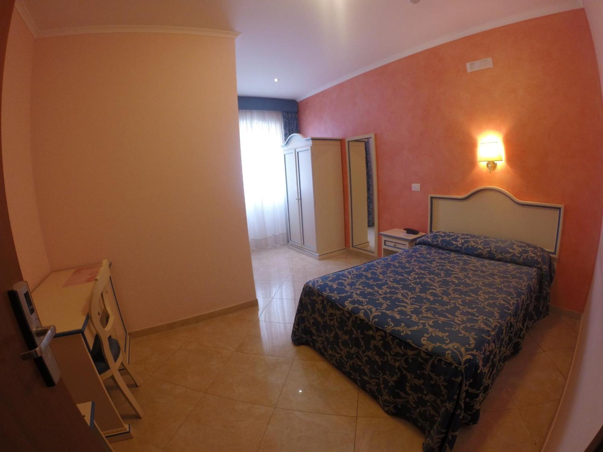 Hotel Aquila Aprilia Zimmer foto