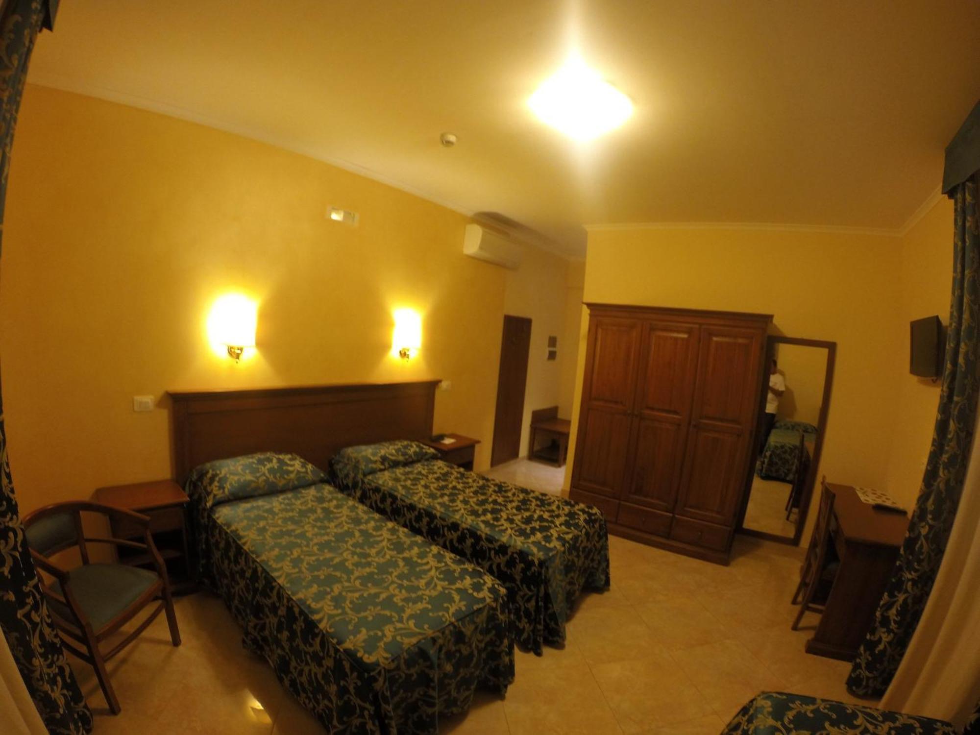 Hotel Aquila Aprilia Zimmer foto