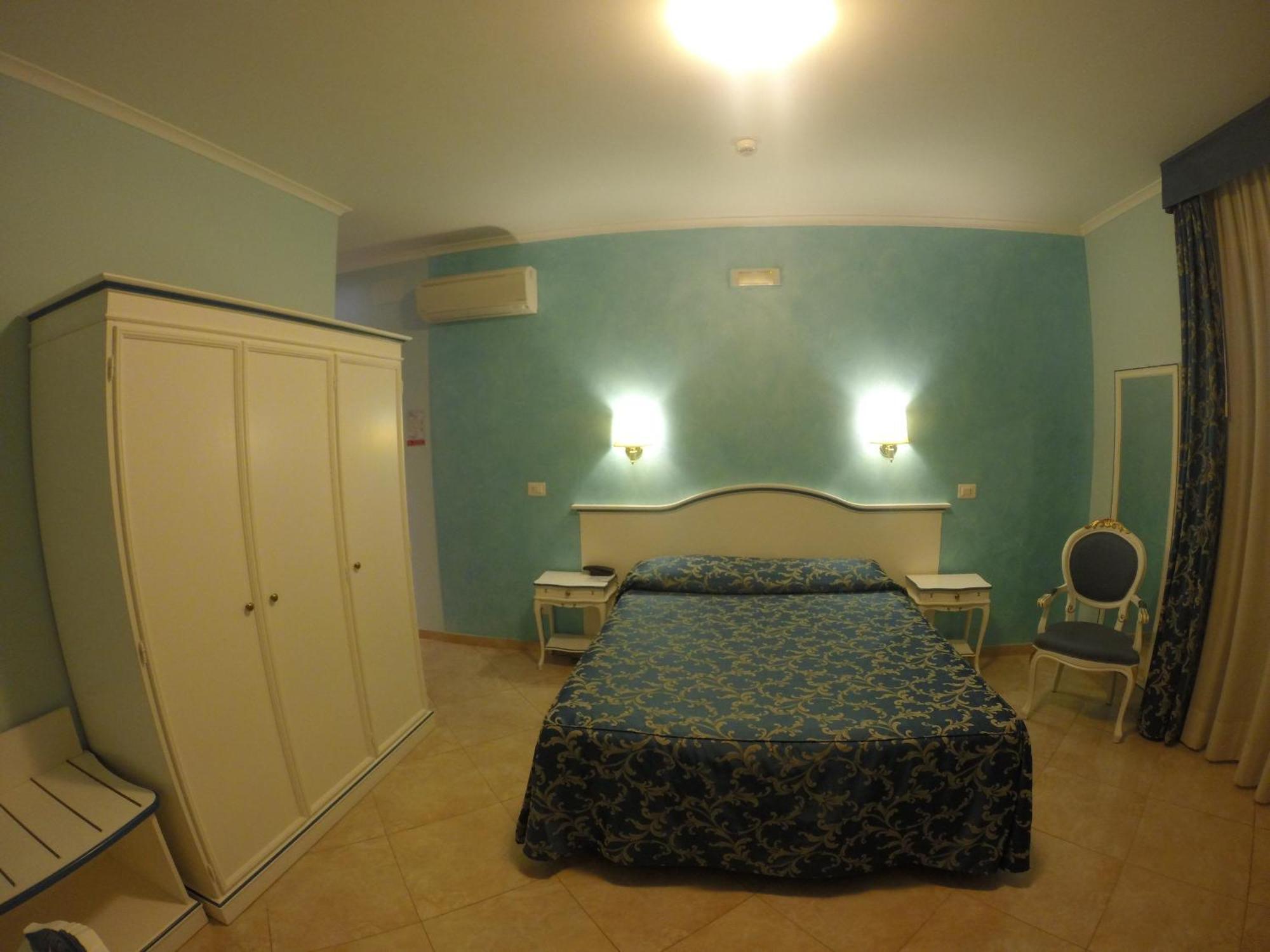 Hotel Aquila Aprilia Zimmer foto