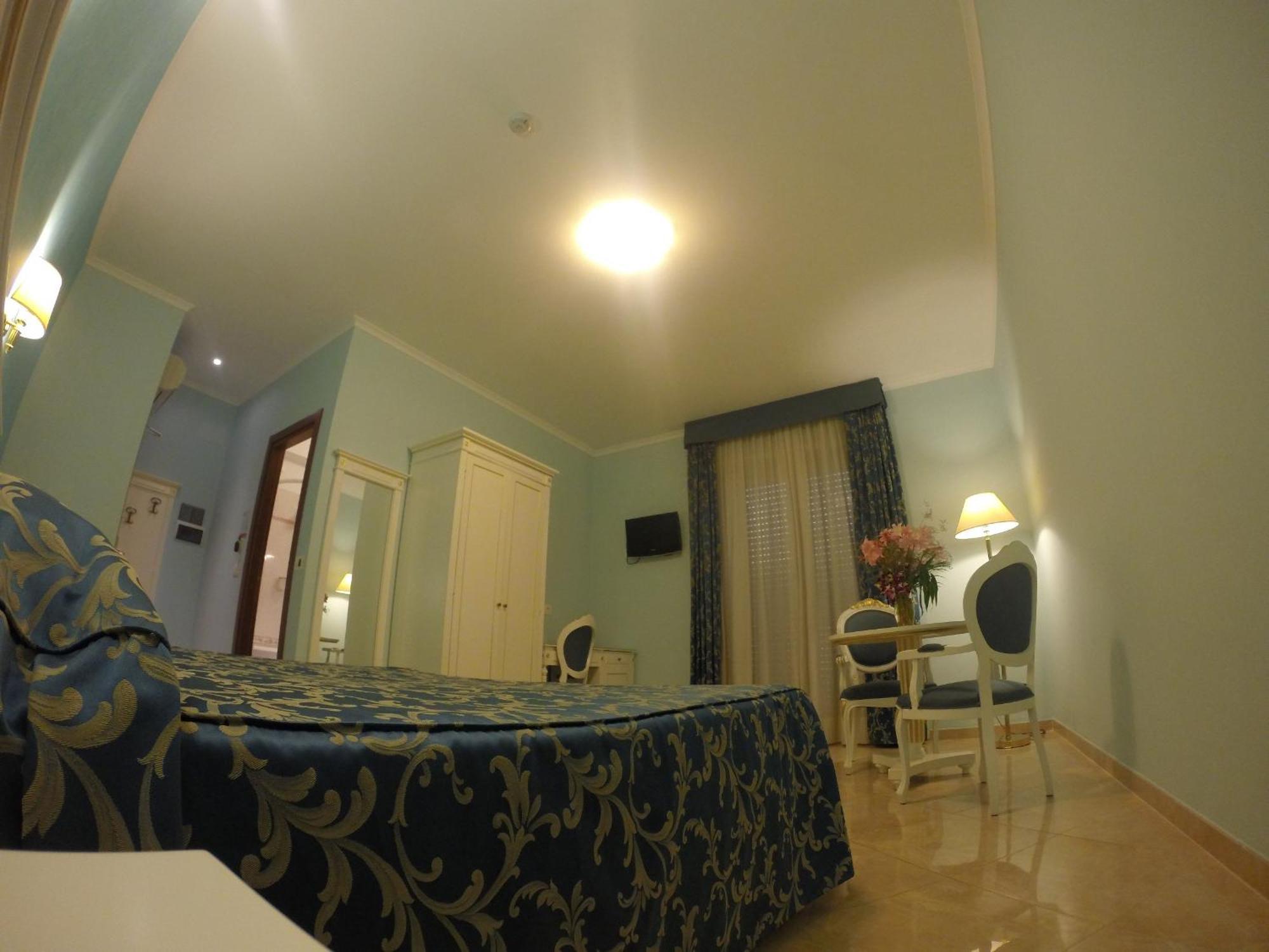 Hotel Aquila Aprilia Zimmer foto