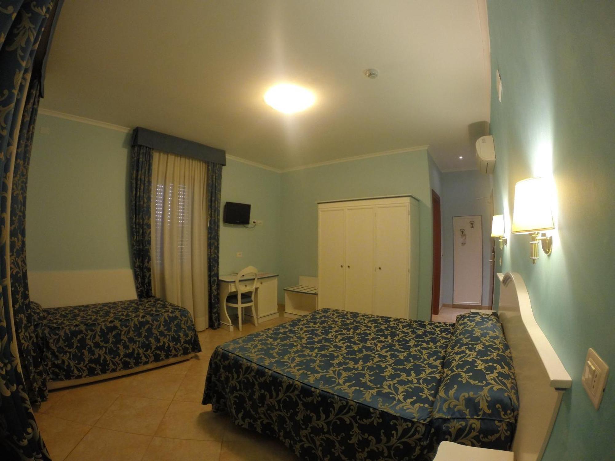 Hotel Aquila Aprilia Zimmer foto